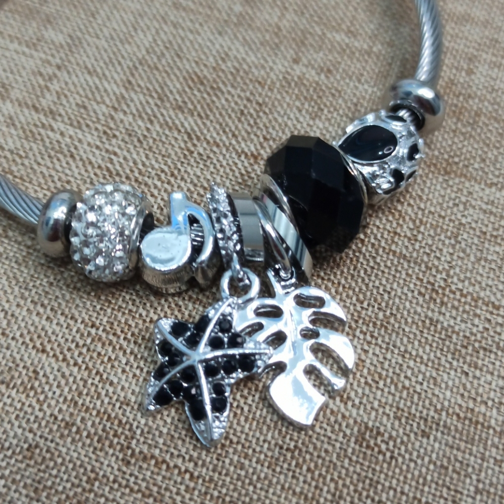 Charm bracelet - Picture 2 of 3
